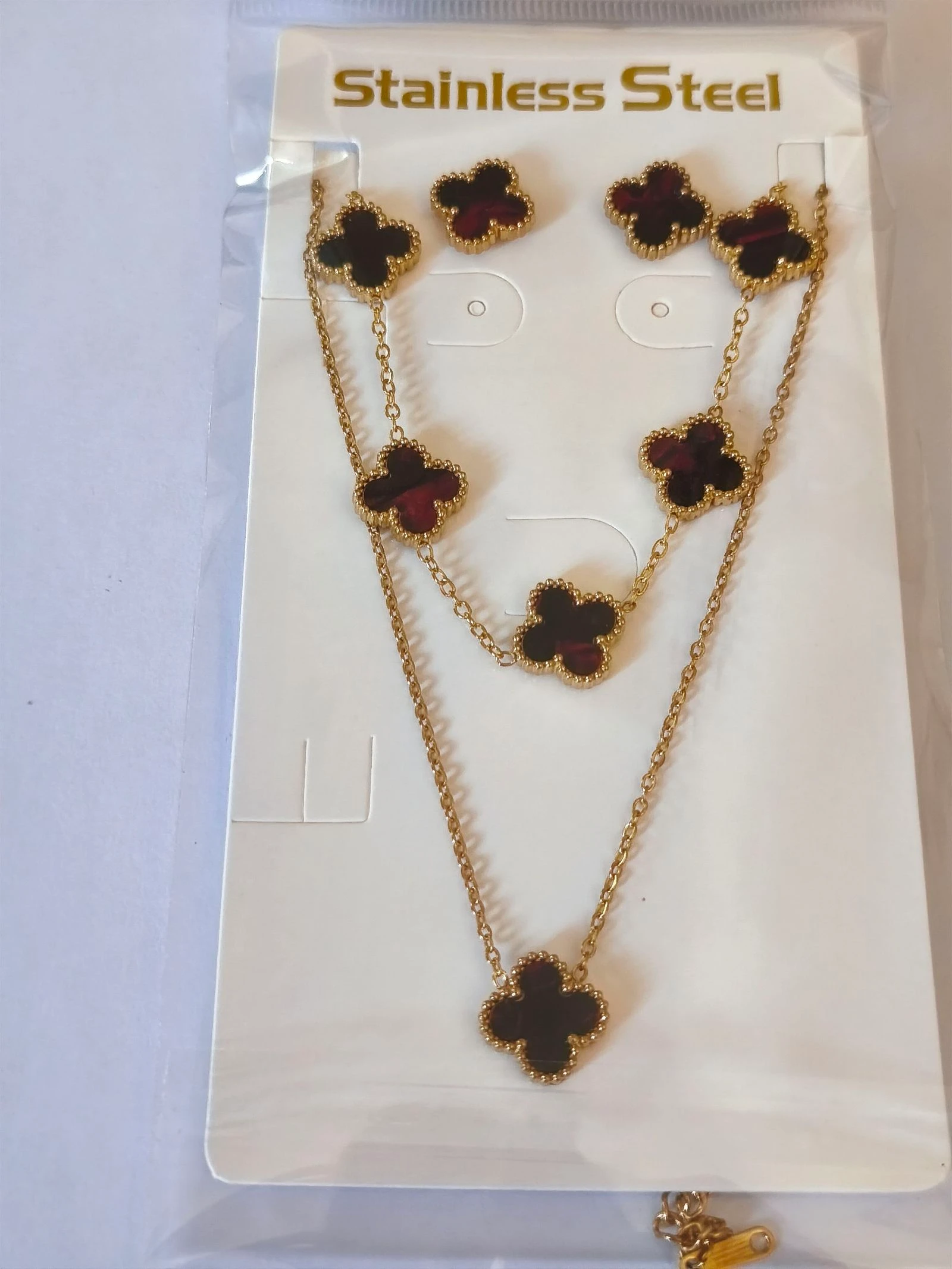 Set de gargantilla pulsera y pendientes de trebol con cadena de acero dorada